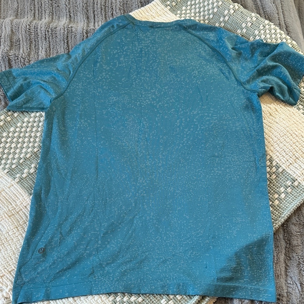 Men's Blue Lululemon t shirt - Picture 4 of 5